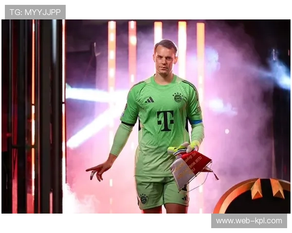 德甲门将诺伊尔失误背后的战术高位防线风险