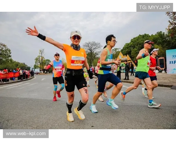 池州马拉松张治豪夺冠，成绩2-25-57